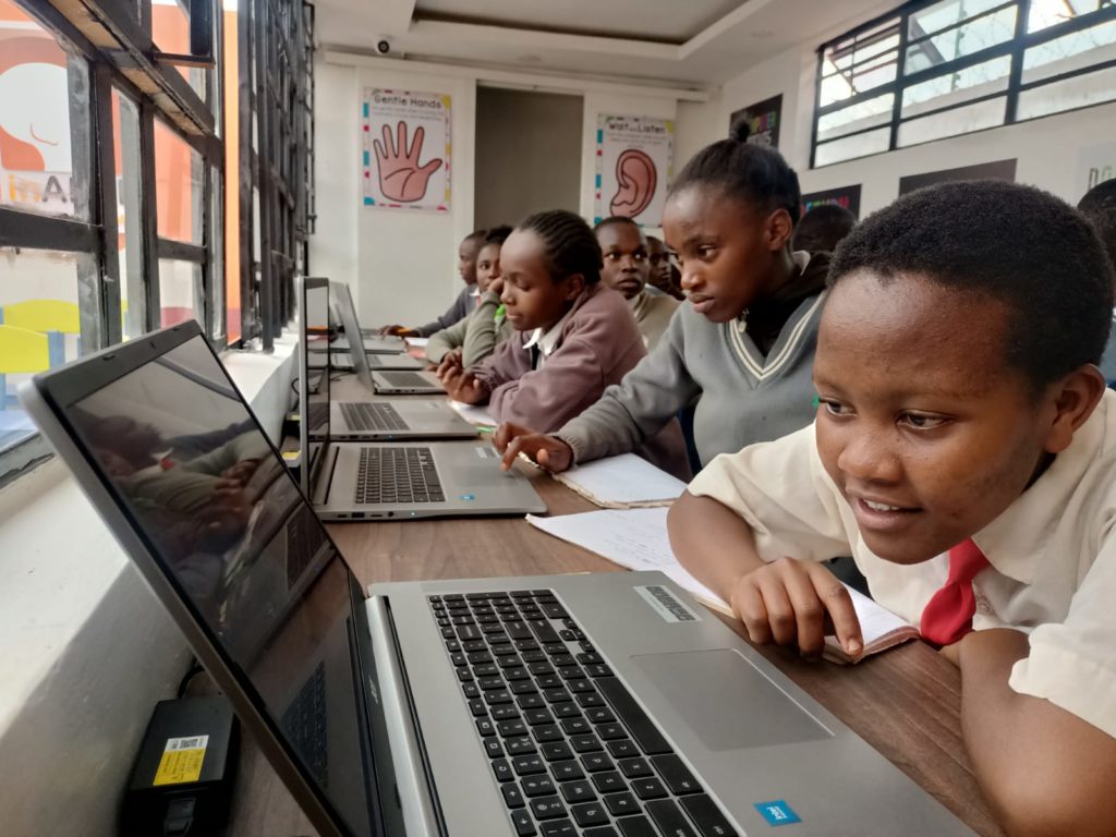 Photos of Primary School students during computer classes inside the new Kan’garu Digital Hub.